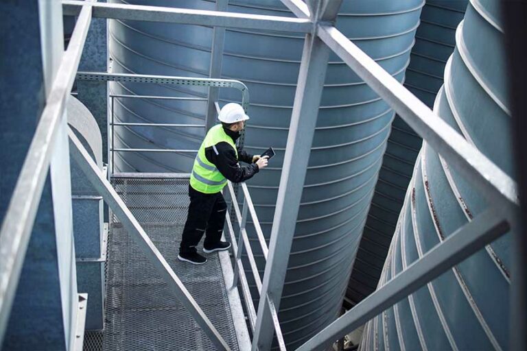 Mengoptimalkan-Efisiensi-Operasional-dan-Keamanan-dengan-Sistem-CCTV-di-Perusahaan-Oil-_-Gas-DCT