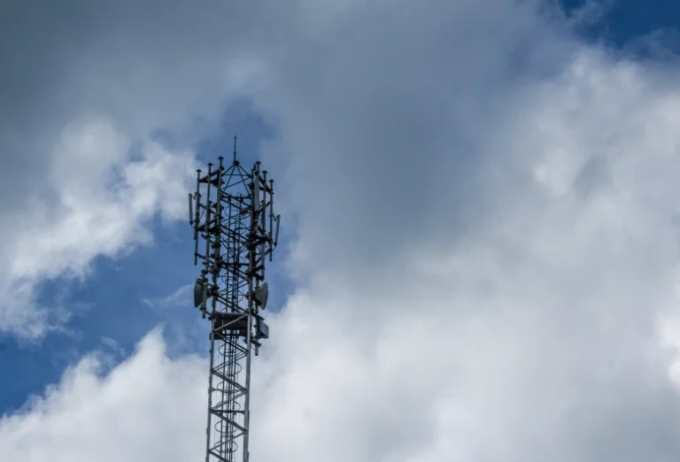 Mengapa-Telco-Tower-Microcell-Penting-untuk-Daerah-Urban-Padat-Penduduk