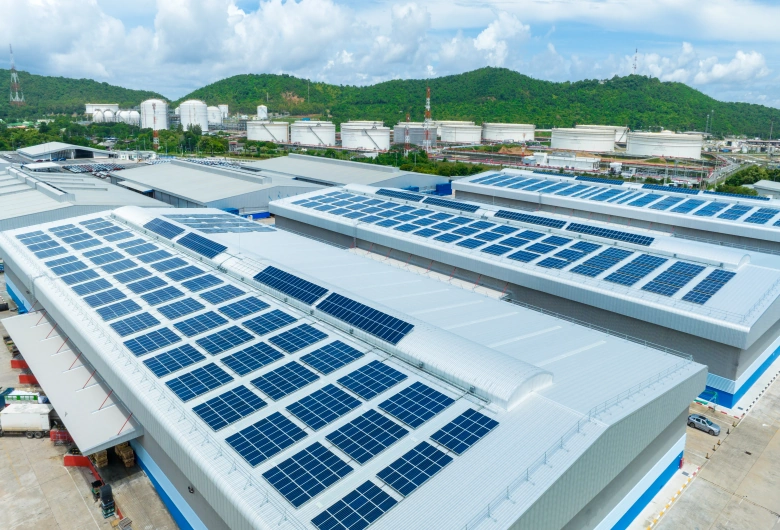 -Solar-Panel-untuk-Industri-Tips-Memilih-dan-Menginstal-Panel-Surya-untuk-Pabrik-dan-Pusat-Produksi-DCT-1.