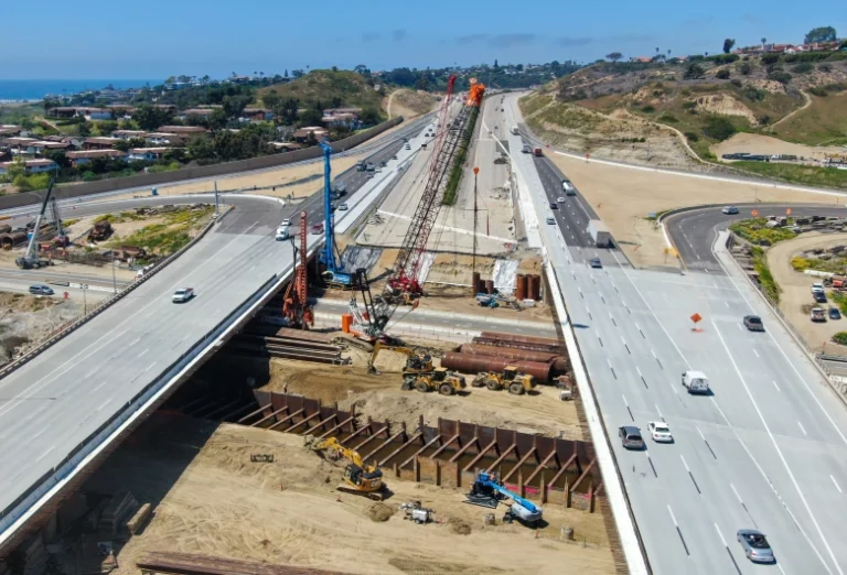 Alat-alat-yang-Dipakai-pada-Konstruksi-Jalan-Tol-DCT-1