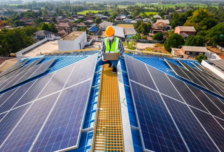 Solar Power System Industri: Manfaat, Kapasitas, Jumlah Panel, Instalasi, dan Pemeliharaannya