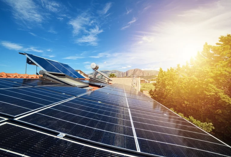 Instalasi Solar Power System: Manfaat, Cara Kerja, Kapasitas, Jumlah Panel, dan Pemeliharaannya
