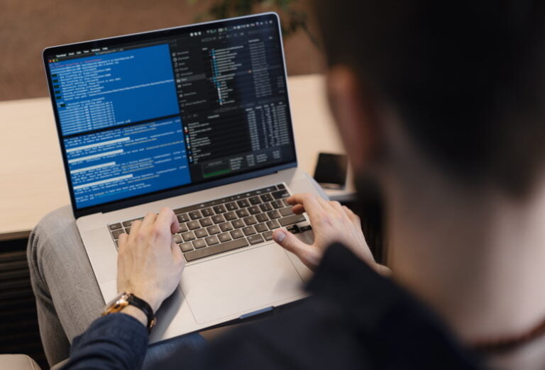 IT-Outsourcing-Pengertian-Fungsi-dan-Manfaatnya-untuk-Perkembangan-Bisnis-DCT-1