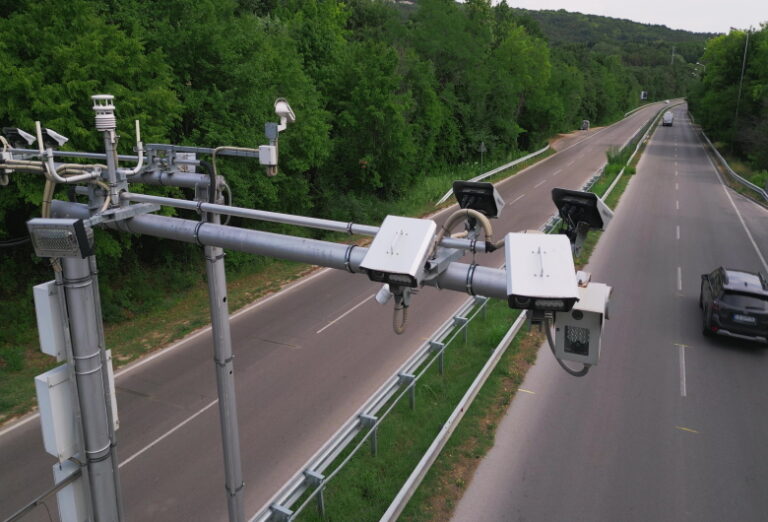 Jasa-Pemasangan-dan-Konstruksi-CCTV-untuk-Jalan-Tol-Berbasis-Teknologi-AI-DCT-2