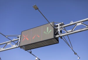 Kelebihan-dan-Manfaat-Sistem-Variable-Message-Sign-untuk-Jalan-Tol-DCT