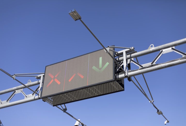 Kelebihan-dan-Manfaat-Sistem-Variable-Message-Sign-untuk-Jalan-Tol-DCT