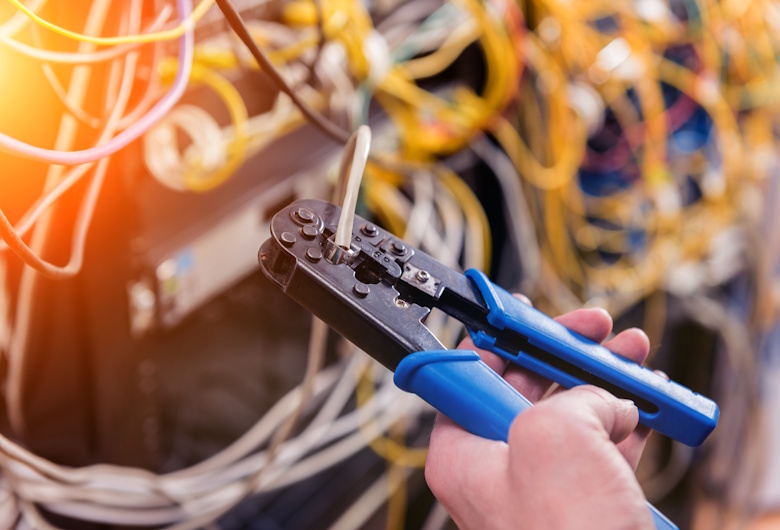 Butuh Jasa Instalasi Jaringan Fiber Optik? Hubungi Tim Profesional Kami!