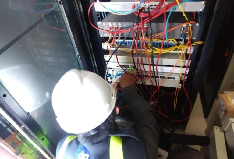 Layanan-Instalasi-Fiber-Optik-FO-untuk-Kawasan-Industri-Pabrik-dan-Manufaktur-DCT