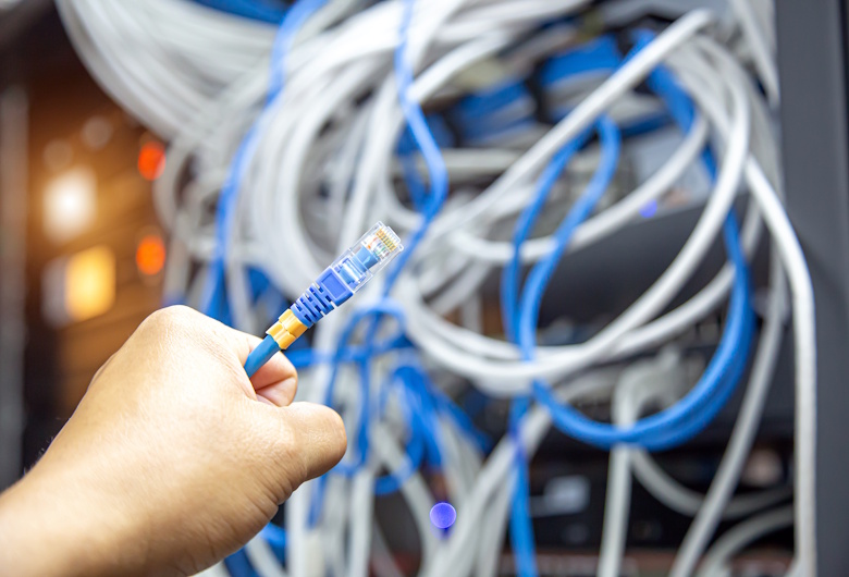 Cara-Pasang-Fiber-Optik-yang-Benar-untuk-Koneksi-Cepat-dan-Stabil-DCT