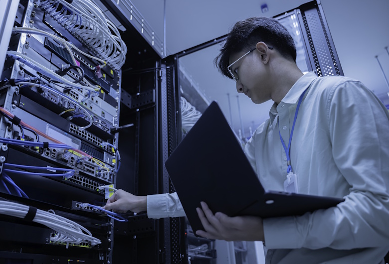 Jasa-Instalasi-FO-Fiber-Optik-Pabrik-Berkualitas-Tinggi-untuk-Kebutuhan-Industri-DCT