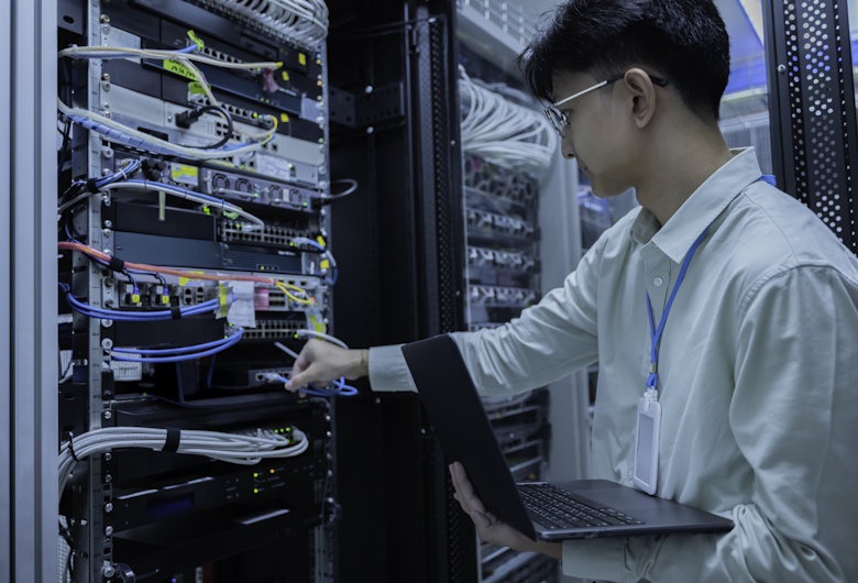 Jasa Instalasi FO (Fiber Optik) Pabrik Berkualitas Tinggi untuk Kebutuhan Industri