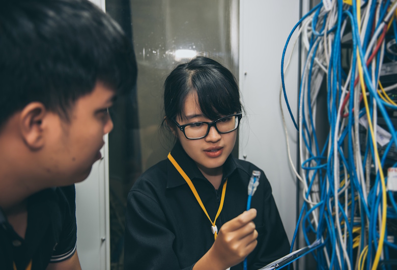 Jasa Instalasi FO(Fiber Optik) Telekomunikasi dengan Tenaga Ahli Berpengalaman