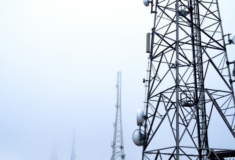 Cara-Merawat-Tower-Telekomunikasi-agar-Tetap-Kokoh-dan-Aman-di-Kondisi-Cuaca-yang-Ekstrem-DCT
