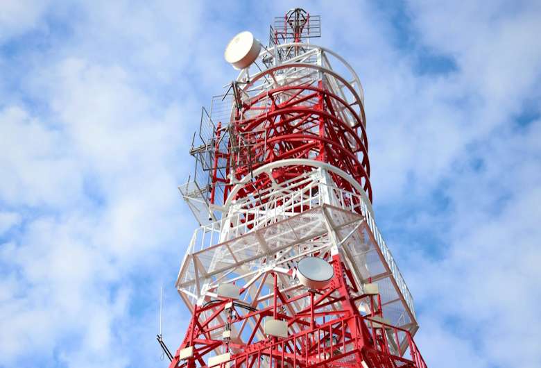 Cara Kerja Tower Telekomunikasi dalam Mendukung Jaringan Seluler