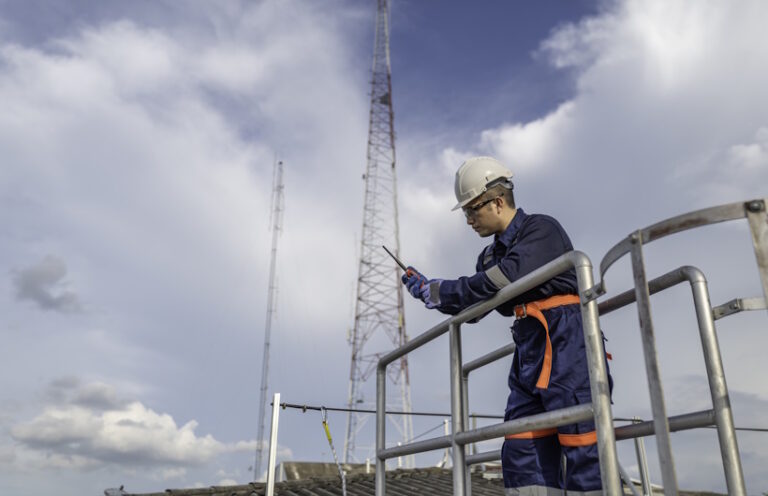 Pentingnya-Jasa-Pemasangan-Tower-Triangle-yang-Tepat-untuk-Stabilitas-Tower-DCT