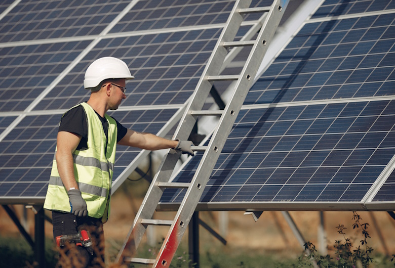 Jasa Pasang Panel Surya untuk Rumah, Industri dan Pabrik Skala Besar