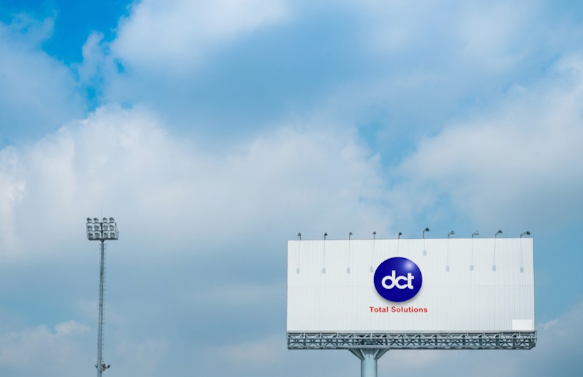 Panduan-Memilih-Spesifikasi-Videotron-yang-Tepat-untuk-Lingkungan-Pelabuhan-DCT