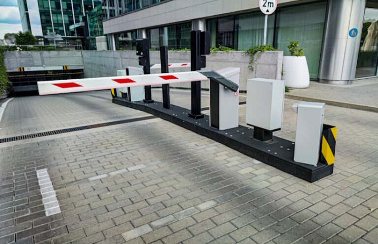 Jasa-Instalasi-Lengkap-Barrier-Gate-Kamera-ANPR-Software-dan-Server-Management-DCT