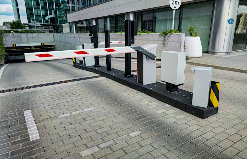 Jasa-Instalasi-Lengkap-Barrier-Gate-Kamera-ANPR-Software-dan-Server-Management-DCT