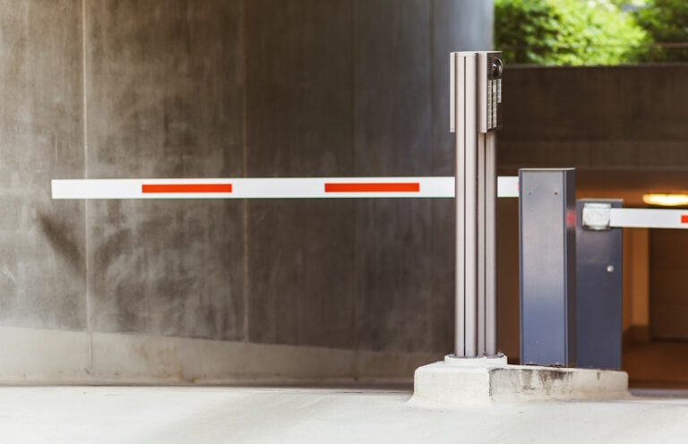 Integrasi-Barrier-Gate-dengan-Sistem-RFID-dan-Akses-Kontrol-Kendaraan-DCT