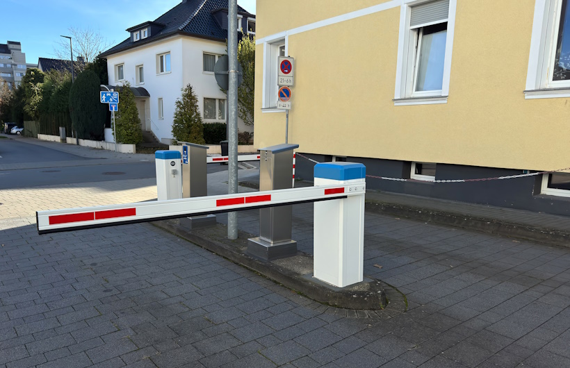 Sistem Portal Otomatis Perumahan dengan Akses Multi Metode: Remote, Mobile App, dan Kartu