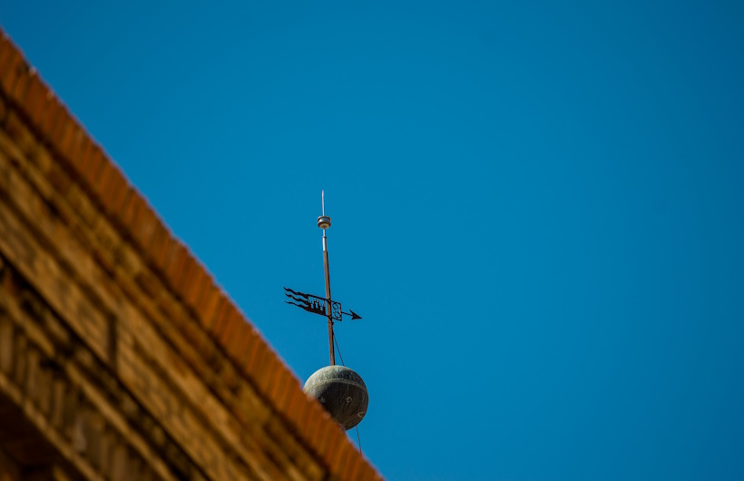 Kontraktor Spesialis Pemasangan Penyalur Petir Elektrostatis Terpercaya