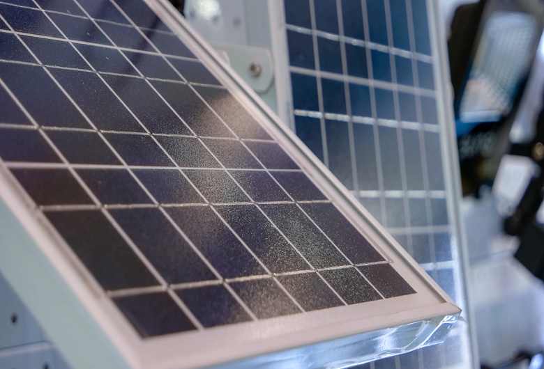 Umur Solar Panel Berapa Lama?